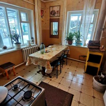 Будинок з комунальними включено