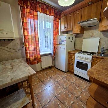 Оренда 3-кім квартири, Коновальця