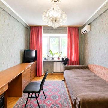 Продам 2-кім квартиру Коцюбинське вул. Доківська ЦЕНТР, поверх 1, заг. 44 м2, є свій льох та комора