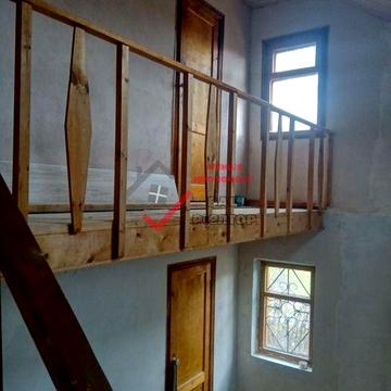 Двоповерхова дача в Петрівці біля річки