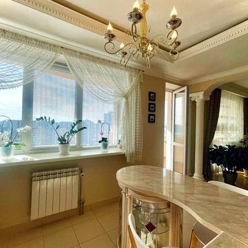 Продаж квартири 3 кімн. 126 м², Срібнокільська 12, вид на Лавру, Дніпро