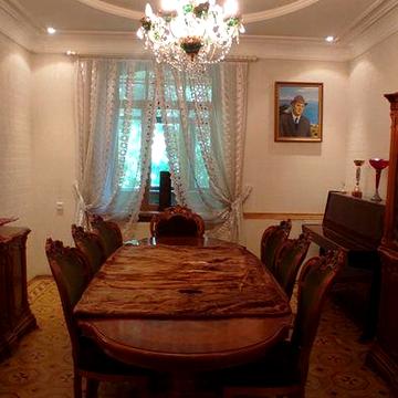 Продам сталинку(130 метров)по улице Лобановского.
