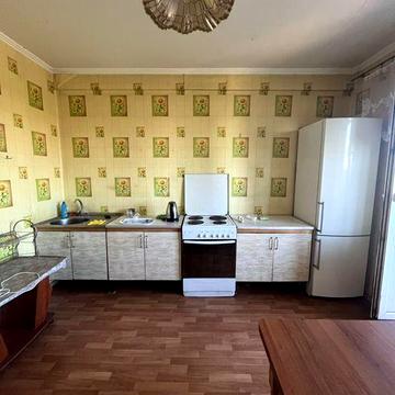 Здам велику 3 кімнатну квартиру в центрі Броварів можна і чоловікам