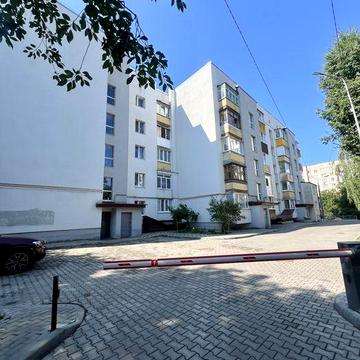 Простора трикімнатна квартира в комфортному районі Луцька