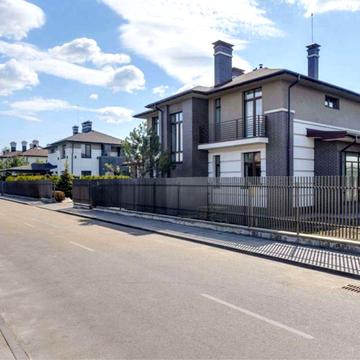 Будинок в КМ «Золоче», перша лінія, с. Вишеньки