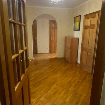 Продаж! Трикімнатна квартира, метрові стіни з червоноі цегли.