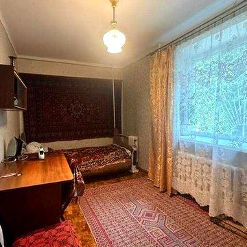Продам 2-кімнатну квартиру на Черемушках навпроти школи №33, вул. Комарова Космонавта