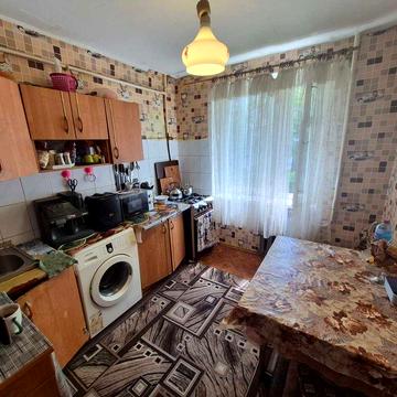 Продам 2 кімнатну чешку жилий стан проспект Миру