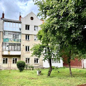 Простора 2-кімнатна квартира з роздільними кімнатами у чудовій локації м. Дрогобич!