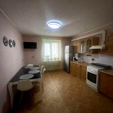 Оренда трикімнатної квартири, Вулиця Знаменівська, 3