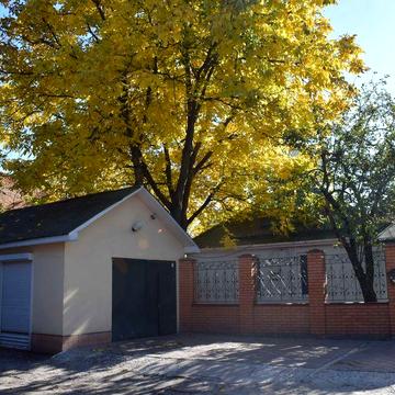 Трикімнатний будинок в оренду в тихому місці