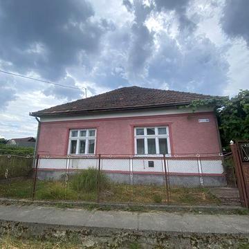 Продам будинок у селі Берегуйфалу, неподалік від Берегова.