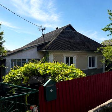 Продається просторий будинок у м. Городок