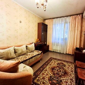 Продаж затишної 2к квартири на Троєщині біля озера, вул. Закревського, 85, є газ.