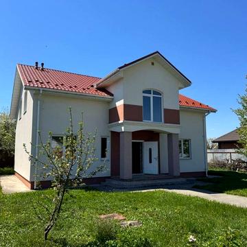 Гнідин. Будинок 190 м.кв. 5 кімнат. Центр села. Всі комунікаціі
