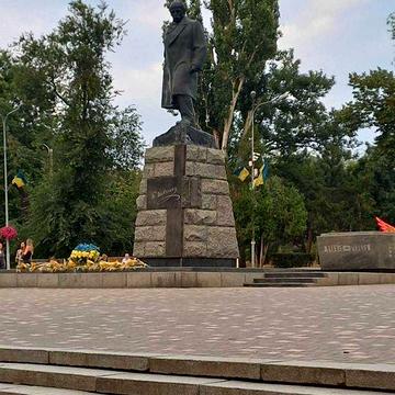Рідкісна пропозиція! 4 кімнатна біля парку Шевченка