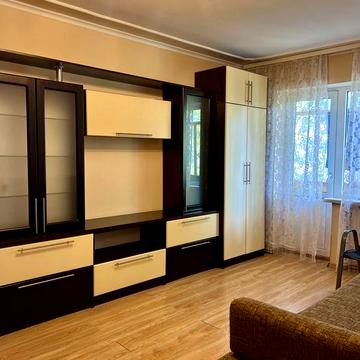 Центр 2кім 47м на 3 пов, індивідуальне опалення, цегляний будинок. Можливий продаж  під програми або обмін