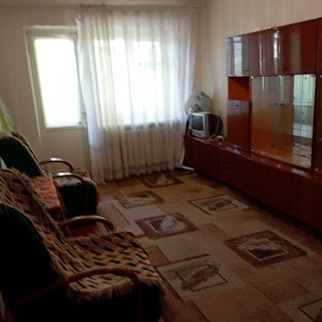 Продам 2-х к.кв. 3/5 Вул.Рекордна  45кв.м.