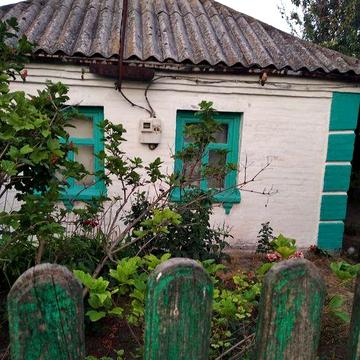 Продається будинок в м.Новоукраїнка, частково з меблями.