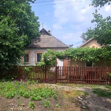 Продаєм пів будинку у Карлівці
