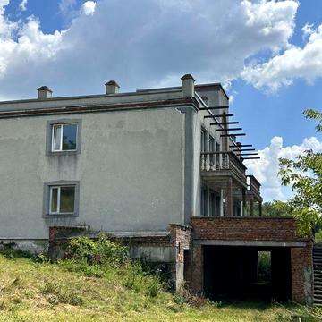 Продамо двоповерховий будинок 450 кв.м. Ціна договірна!