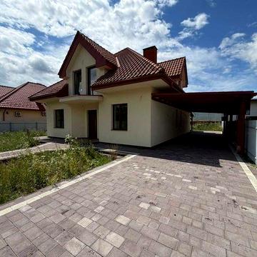 Гарний двоповерховий будинок з ремонтом