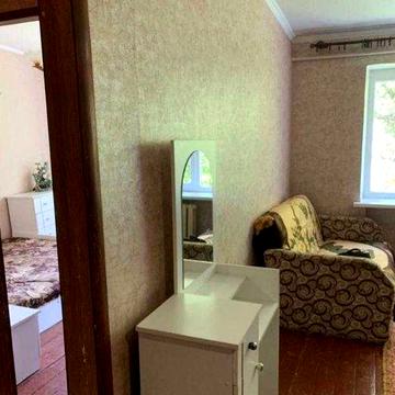 Продается 2х к. гостинка со своим санузлом