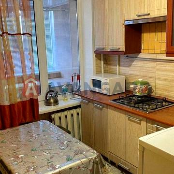 продаеться велика 1 кім.кв. в р-ні 5ї лікарні