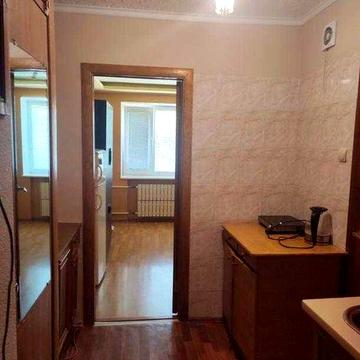 Продам гостинку у Слобідському районі на Нових будинках