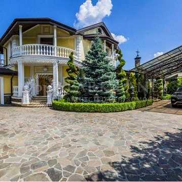 Продам добротний дом в Киеве с бассейном 12 соток.
