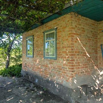 Продам хороший дачний будинок в с. Хвилівка, в садовому товаристві "Роднічок",
в с. Хвилівка, зразу за переїздом.