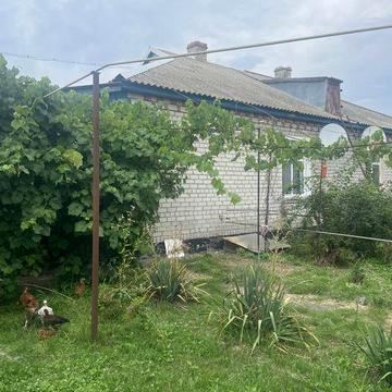 Продам будинок в центрі с.Бугаївка, поряд магазин, школа, садочок, амбулаторія.