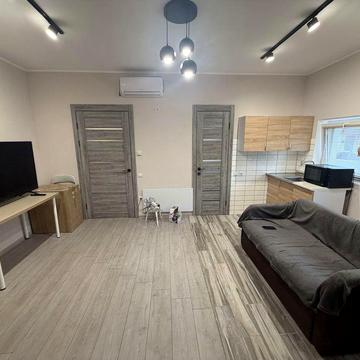 Продам 2 к кв 51м2, з добудовою + ще 1 кім 18м2, з ремонтом, центр!
