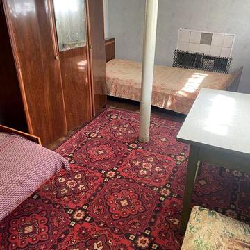 1 комн. квартира в частном доме., пр- кт Науки