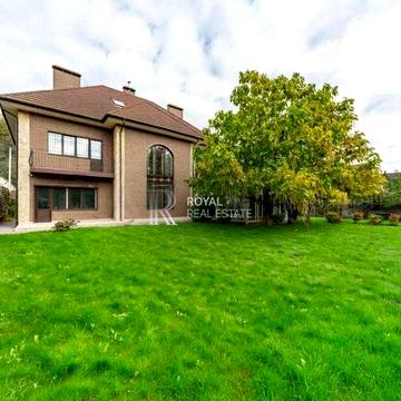 Продаж Будинок Київ Голосіївський вул. Квітки-Основяненка 350 м² 4 спальні 10 соток Генератор Сауна Гараж Ліс Поруч озера