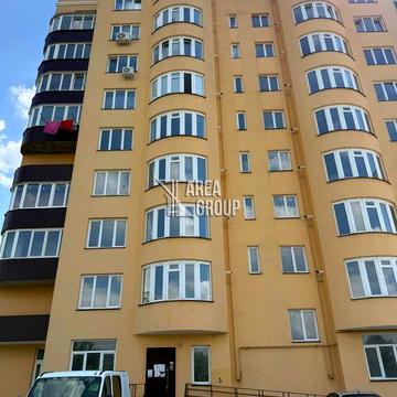 ПРОДАЄТЬСЯ простора 3-кімнатна квартира в новому будинку у центрі мікрорайону Жовтневий!