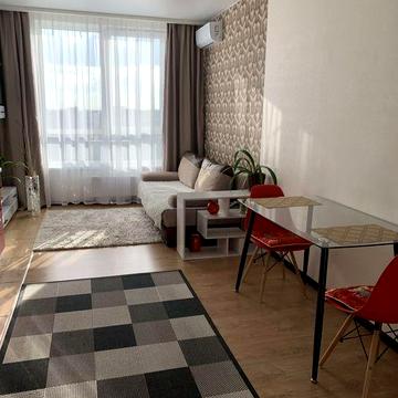 Без комісійних ,Здам євродвушку 50 м2 10/25 поверх Соломянська 20в , центр,єгенератори на ліфт , воду , опалення .