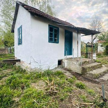 Продаж ділянки 10 сот з будинком.с.Вишня