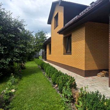 Продам два будинки з діючим бізнесом