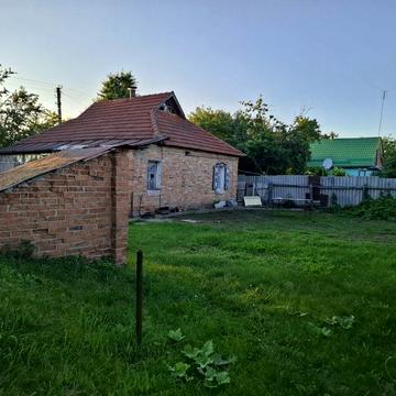 Будинок з великою ділянкою