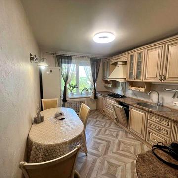 Продам 3к квартиру.Средний 6й этаж.Победа 74999$