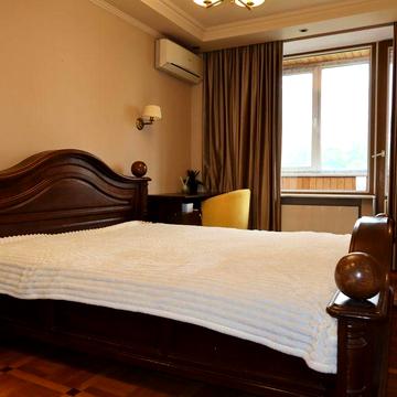 М. Палац Украïни Продаж трикiмнатноï квартири у центрі міста. Василя Тютюника 22/26