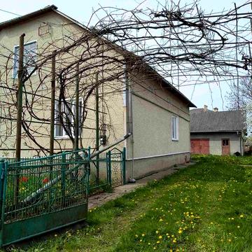 Оренда цегляного будинку 120 кв. м., смт. Журавно, біля Жидачева