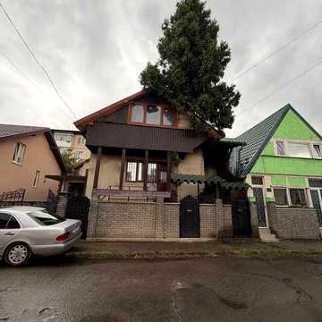 Продаж 2х поверхового будинку в центрі міста