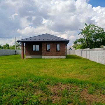Будинок в передмісті