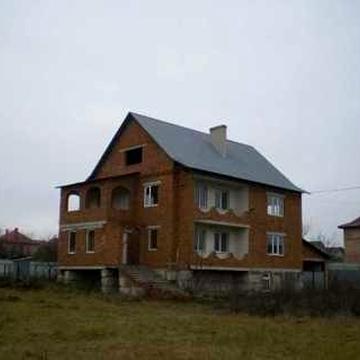 продаж житлового будинку та земельної ділянки