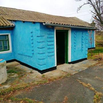 Хата в безопасном селе