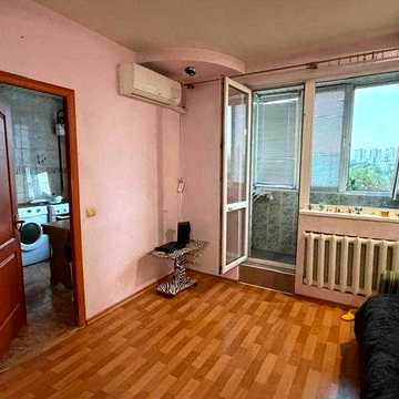 LS-14 В продаже 1-кімнатна квартира возле ТРК Україна.