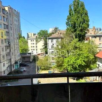 Продаж 1 к квартири Братів Зерових вул. 14 а Цегляний будинок. Севастопольська площа. КНУБА, КИСИ.