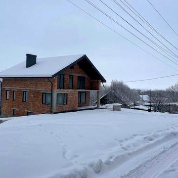 будинок на дві сімʼї, район Гарячий Урбан по вулиці немирівська